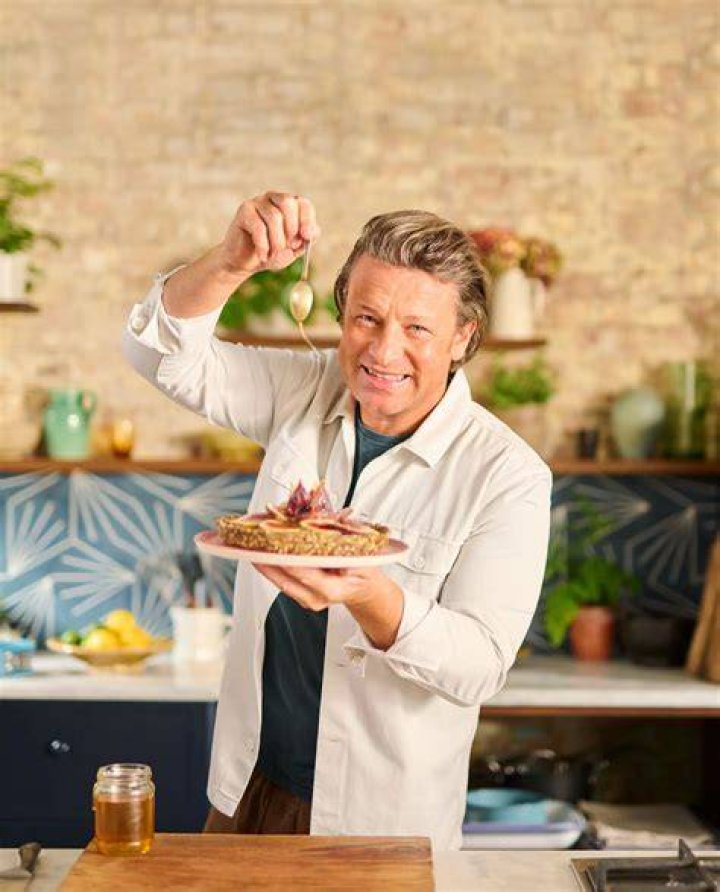 Jamie Oliver emerges to catch some sun amid lockdown Metro News