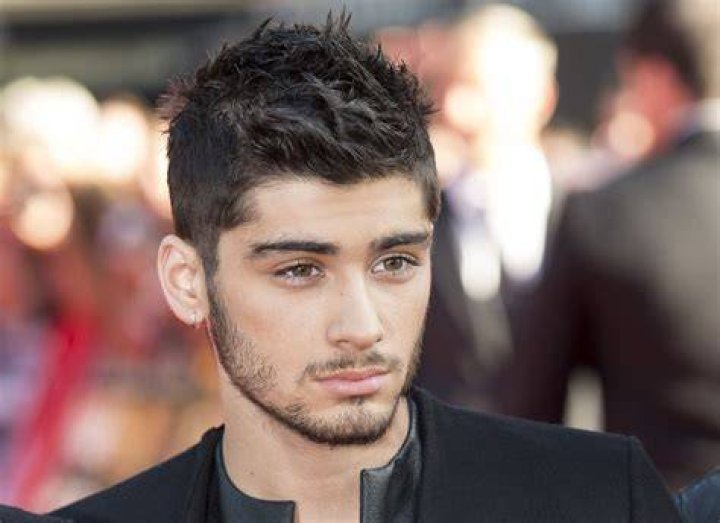 Perché Zayn Malik ha lasciato i One Direction? Bigodino