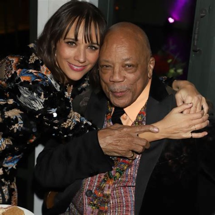 Rashida Jones Wiki Bio Age Dad Mom Dating Husband Married Net Worth