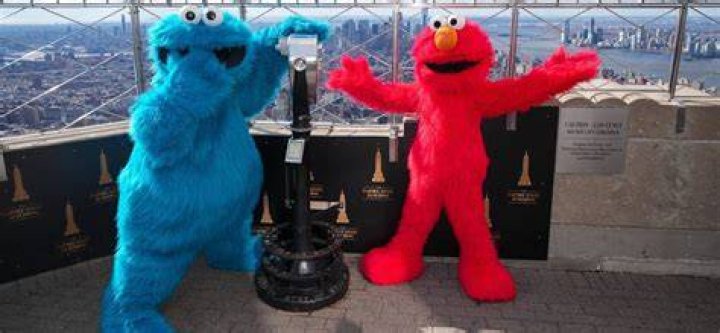 Sesame Street&rsquo;s Elmo Hilariously Comments On Taylor Swift&rsquo;s Chief&rsquo;s